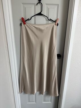 Uniqlo Skirt - Large 🥂